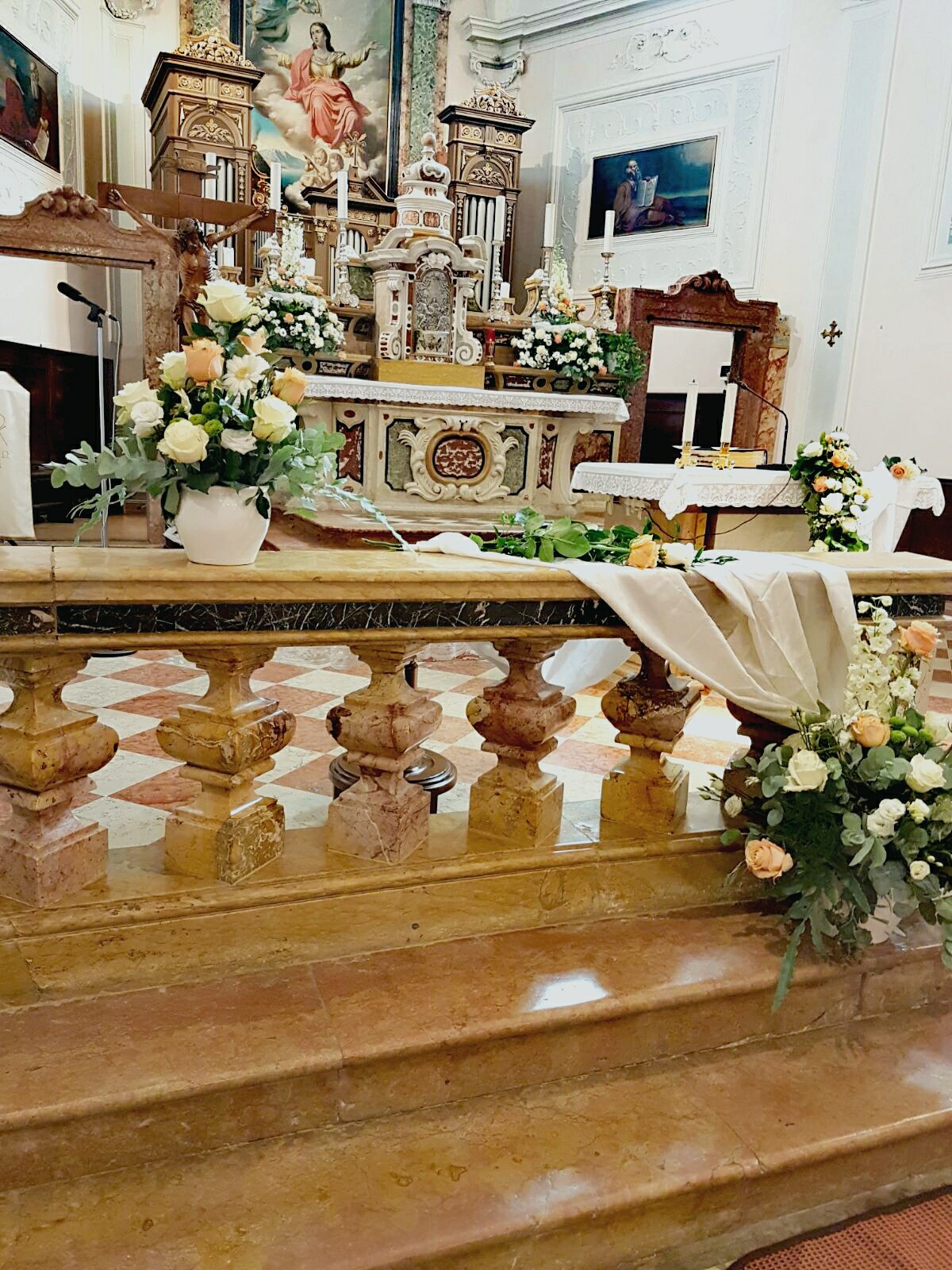 04 Allestimento Matrimonio Vista Altare Rose Pastello Fioreria Bruseghini Besenello Trento